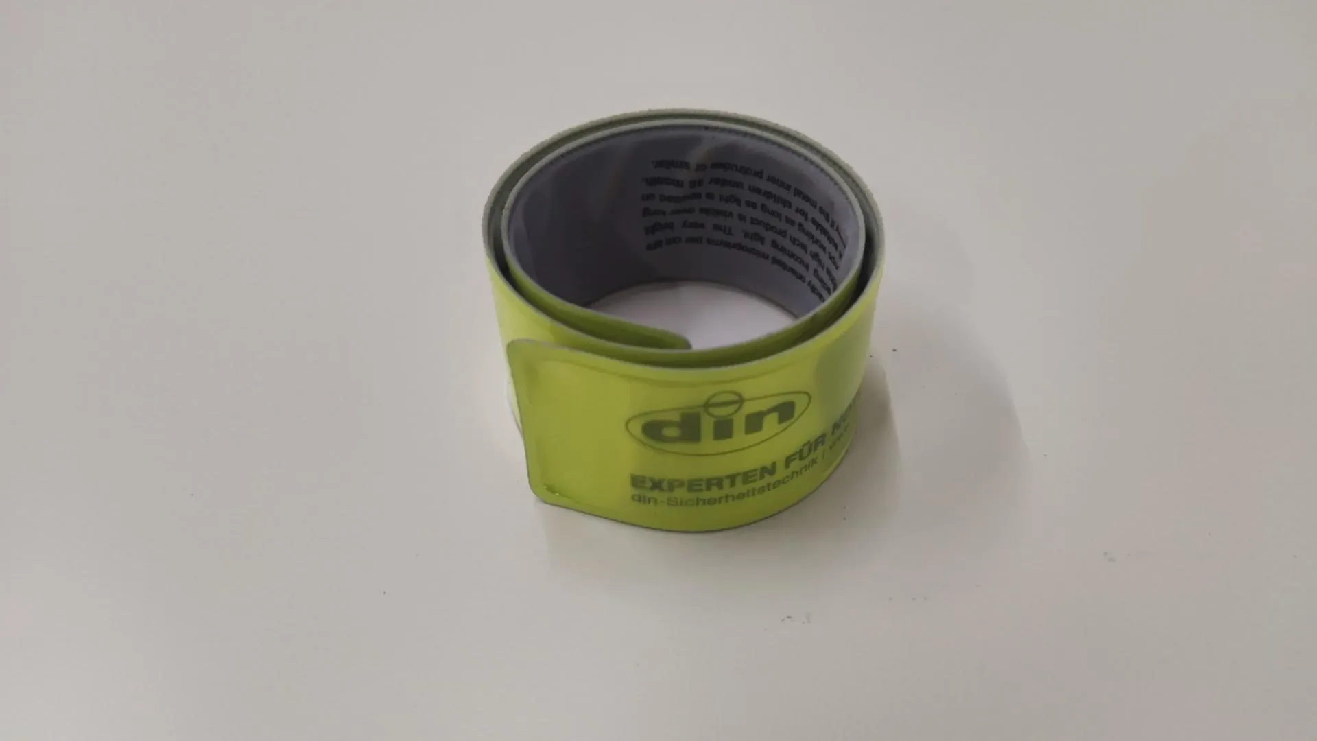 DIN Schnapparmband