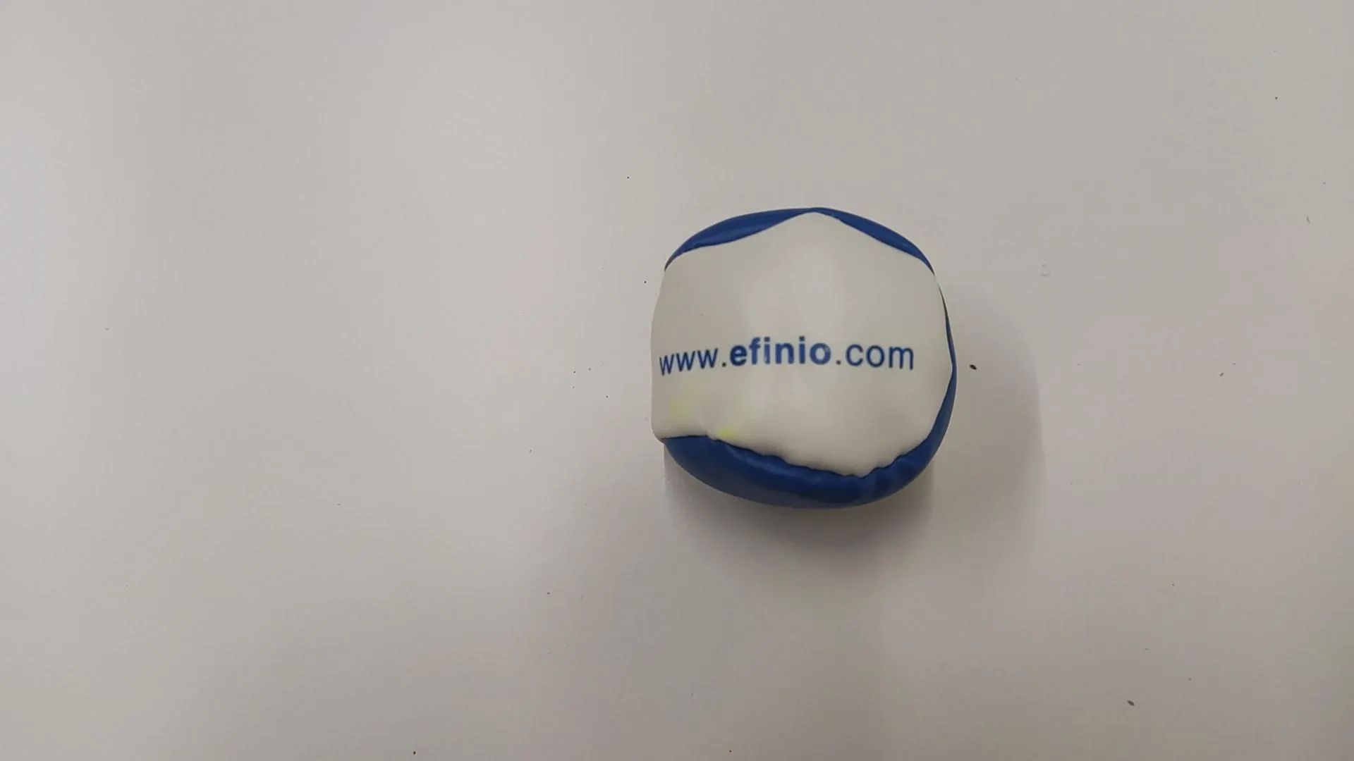 Efinio jonglierball